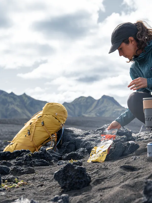 deuter Aircontact Core 50+10 — lifestyle 10