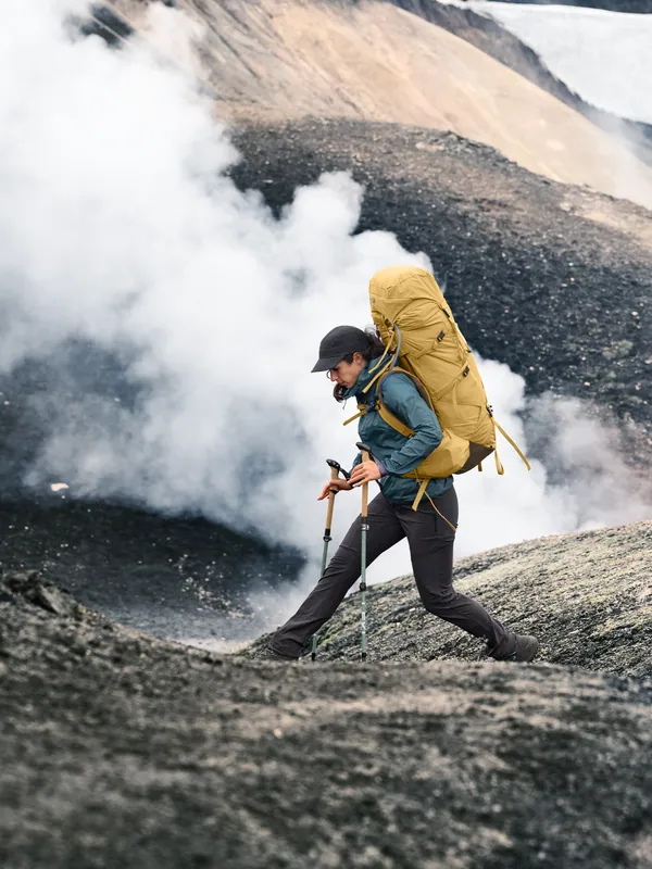 deuter Aircontact Core 50+10 — lifestyle 3
