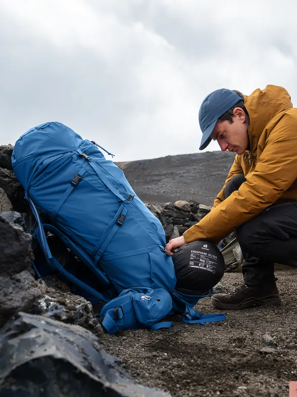 deuter Aircontact Core 50+10 — lifestyle 6